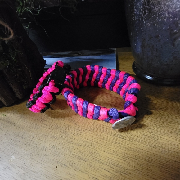 Handmade Paracord 550 Bracelets in Corbra and Trilobite Weave - Picture 10 of 10